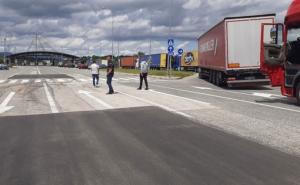 Kilometarska kolona kamiona na GP Izačić: "Plaćen po kilometru, a stojiš 15 sati"