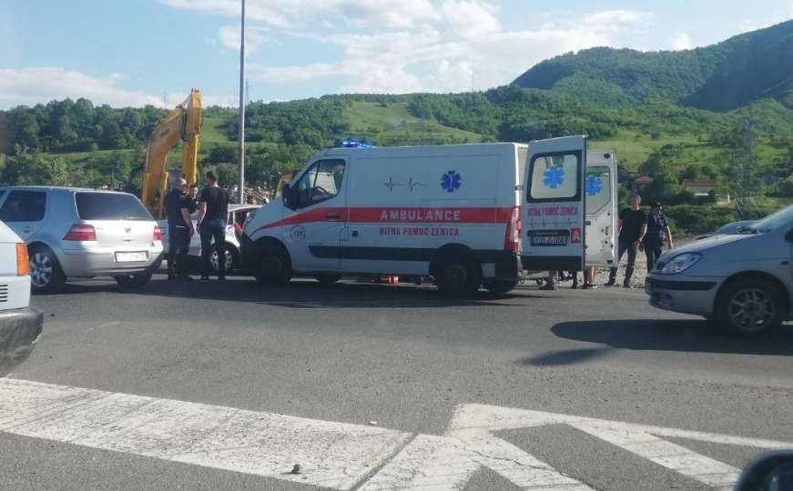 Težak udes u BiH: Više osoba povrijeđeno, na terenu vatrogasci, hitna i policija