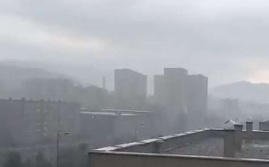 Oluja se nadvila nad Sarajevom: Prolom oblaka nad glavnim gradom