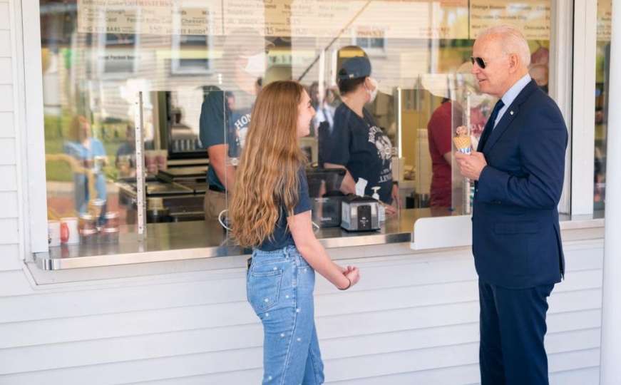 Biden oduševio fotografijom: Ležerno izdanje i opušten razgovor uz sladoled 