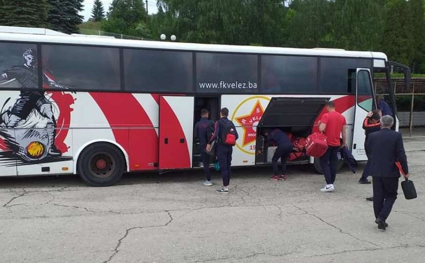 Igrače Veleža u autobusu čekalo veliko iznenađenje i ček od 50.000 maraka