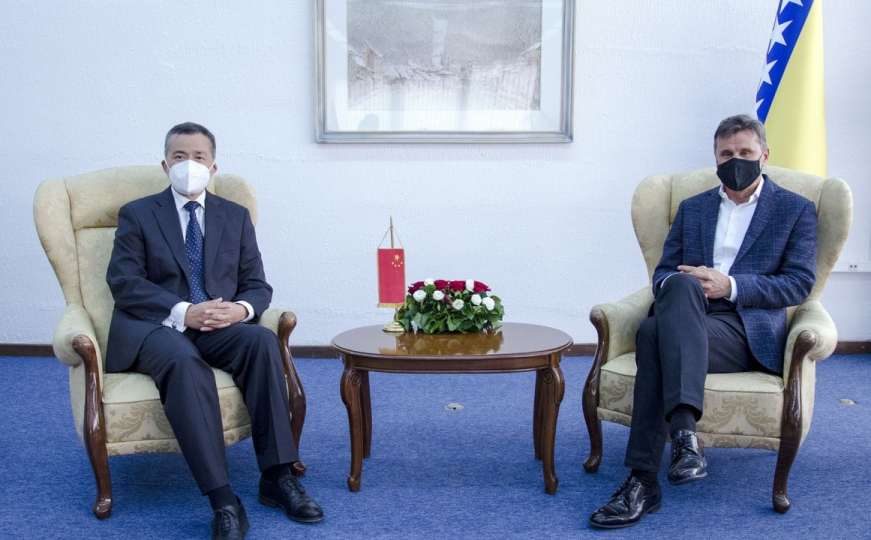 Premijer Novalić sa kineskim ambasadorom Pingom o nabavci vakcina