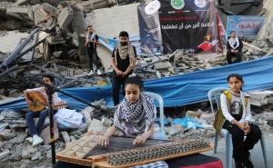 U Gazi održan koncert na ruševinama zgrada uništenih u izraelskim napadimaa
