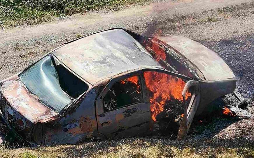 Stravična nesreća u BiH: Automobil se zapalio, vozač preminuo 