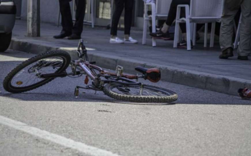 U udesima u Sarajevu teško povrijeđena tri maloljetnika: Dvoje bilo na biciklu