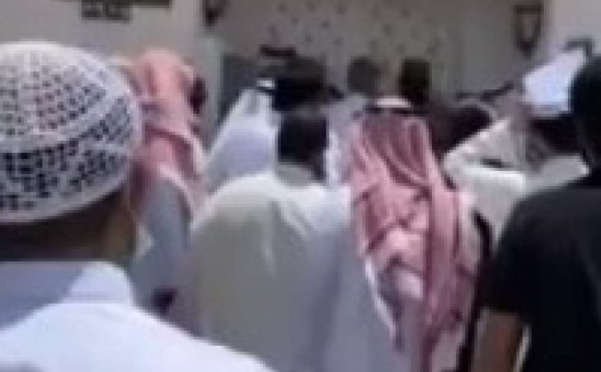 Pogledajte red ispred Ambasade BiH u Saudijskoj Arabiji