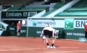 Nesportski potez: Njemački teniser pljunuo na Federerovu stranu terena