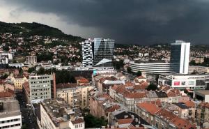 Kiša, grmljavina, pljuskovi: Veliko nevrijeme zahvatilo Sarajevo
