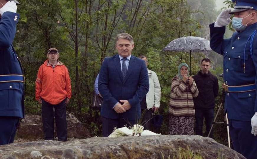 Komšić posjetio Jajce i obilježio godišnjicu pogubljenja Stjepana Tomaševića 