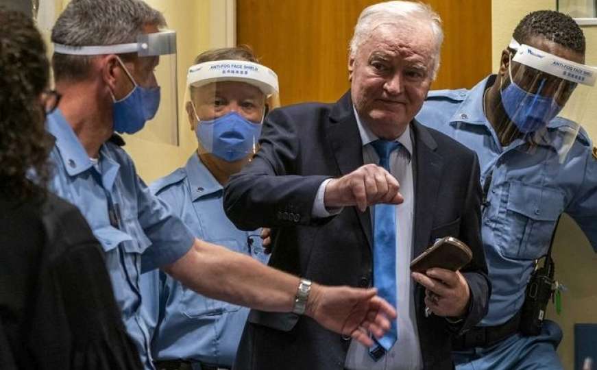 Prve fotografije zločinca Ratka Mladića dok čeka konačnu presudu