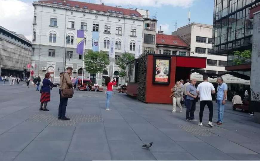 Građani Sarajeva u centru grada pratili uživo izricanje presude