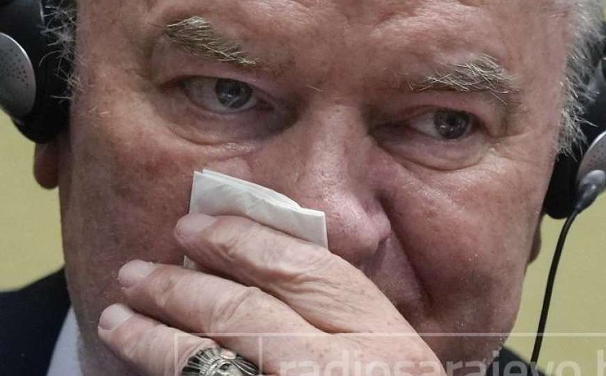 Pogledajte suze Mladića nakon što je saznao da je osuđen na doživotnu kaznu