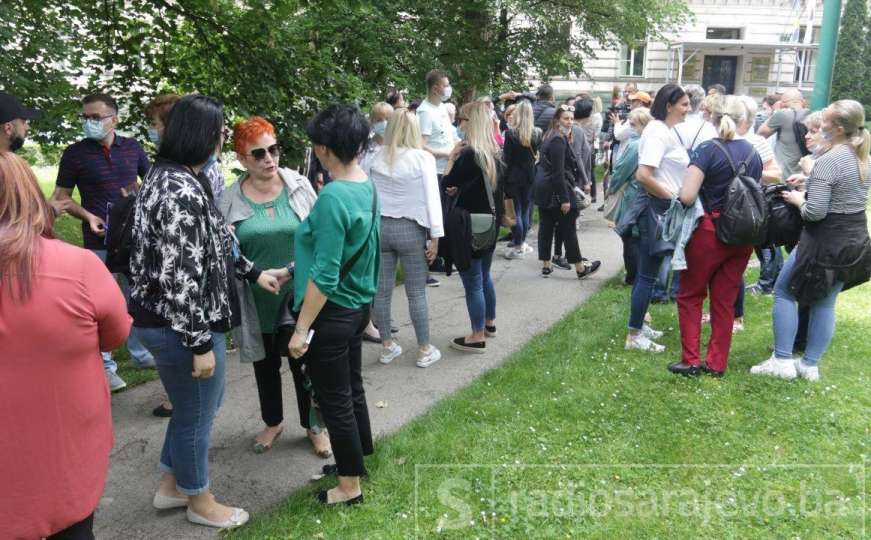 Protest zdravstvenih radnika u Sarajevu: "Vidjet ćemo s građanima šta i kako dalje"