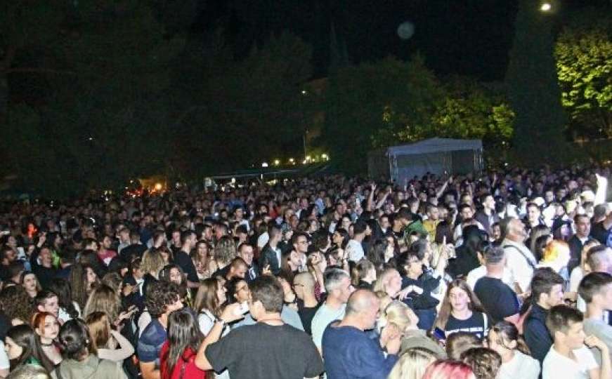 Nakon godinu i po, otvorena sezona koncerata u BiH: Pogledajte kako je bilo