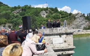 Obilježena 29. godišnjica zločina u Višegradu: U Drini 3.000 ruža za 3.000 ubijenih