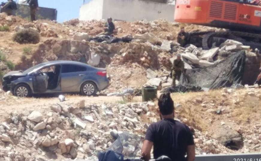 Palestinka se s autom htjela zabiti u vojnike pa ih napala nožem