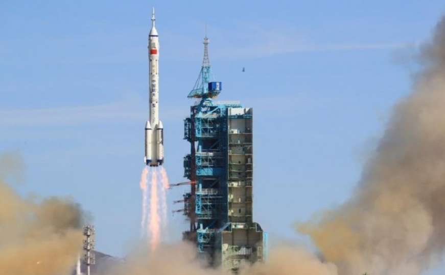 Kina uspješno lansirala u svemir letjelicu s astronautima