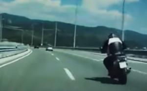 Snimak filmske potjere za motociklistom na autoputu koji je jvozio 200 km/h