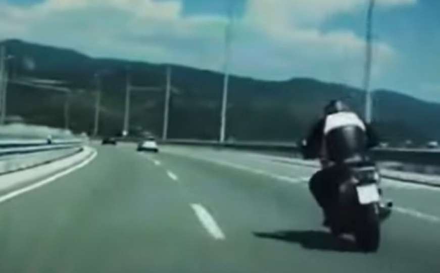 Snimak filmske potjere za motociklistom na autoputu koji je jvozio 200 km/h