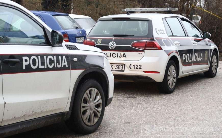 Udes automobila i motora u BiH: Jedna osoba teško povrijeđena 