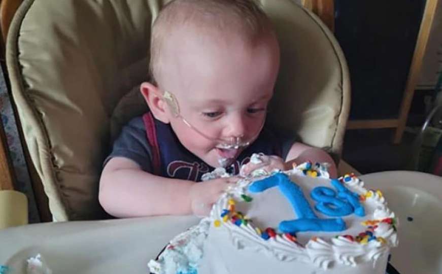 Čudo od djeteta: Ljekari mu nisu davali šanse, maleni heroj proslavio prvi rođendan 