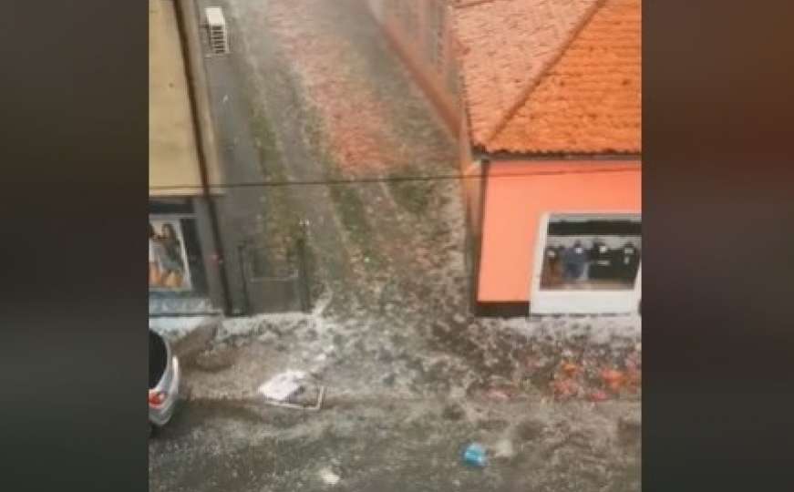 Veliko nevrijeme u Hrvatskoj: Oštećeni krovovi, slomljena stabla...
