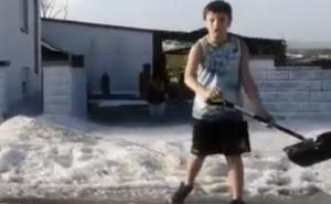 Nevrijeme trajalo 15 minuta: Stanovnici u Vidovcima lopatama kupili led 