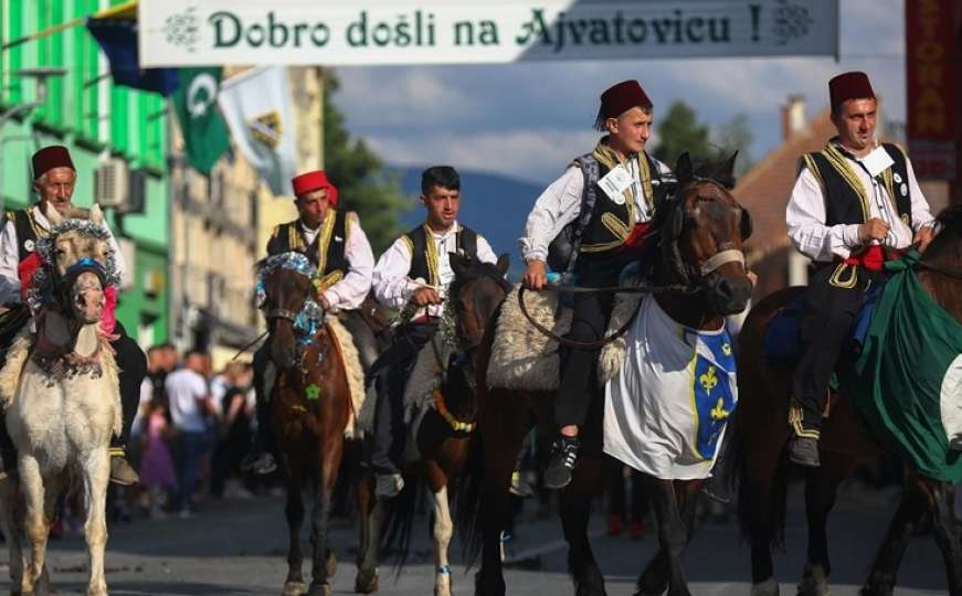 Dani Ajvatovice: Građani aplauzom ispratili defile konjanika i orkestar Mehter