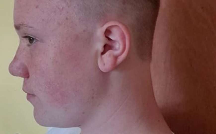Dječaka (14) zbog nove frizure kaznili u školi, majka: "Grozno je to što mu rade"