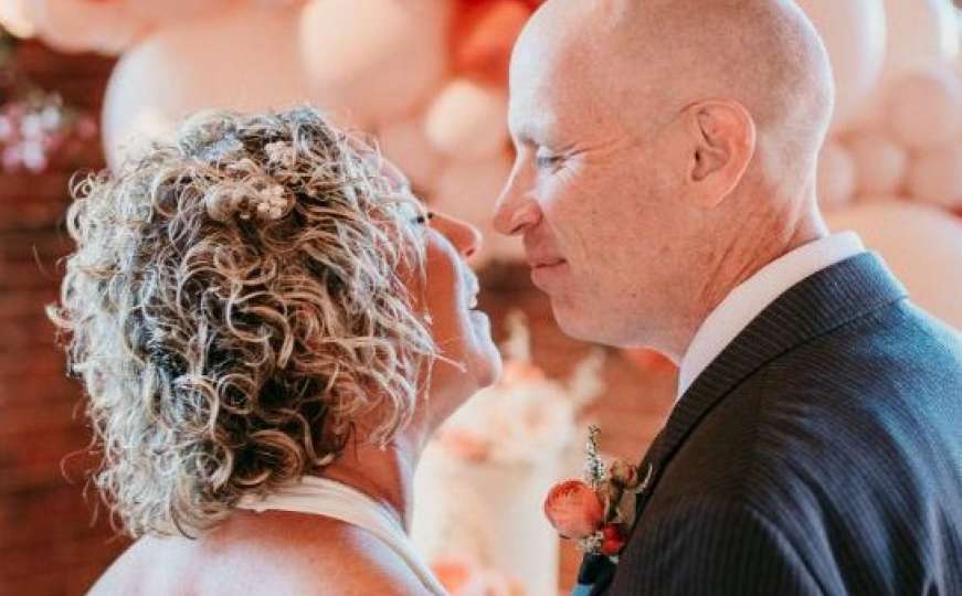 Čovjek s Alzheimerovom bolešću zaboravio da je oženjen pa se ponovo zaljubio