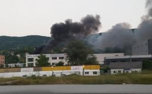 Veliki požar u Vogošći: Gori proizvodni pogon u industrijskoj zoni