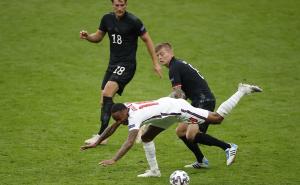 Zbogom Elf: Englezi slave Sterlinga i Kanea, Nijemci proklinju Mullera