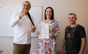 Gradonačelnica Benjamina Karić donirala kosu za djecu oboljelu od raka