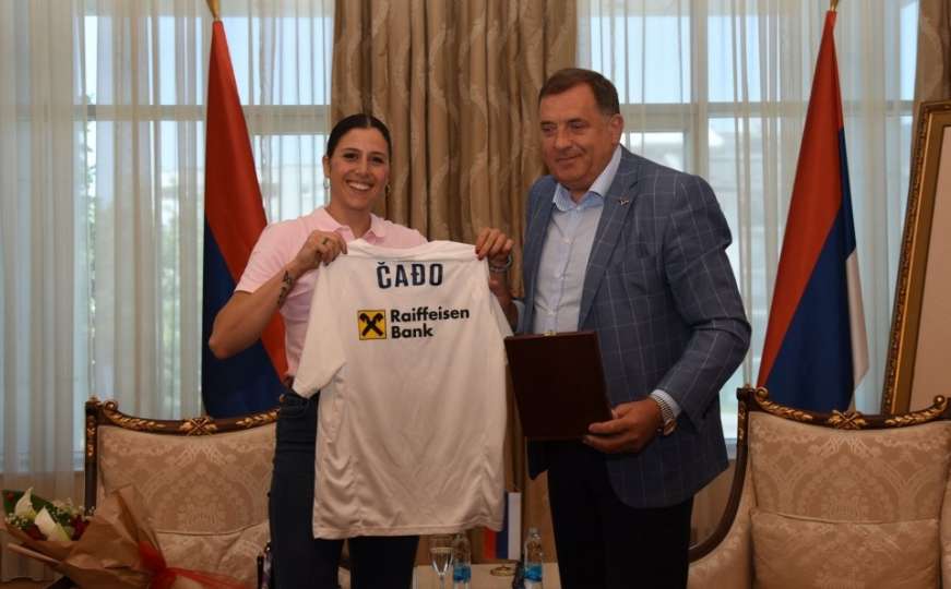 Dodik, bosanski Srbin, nagradio košarkašicu Srbije sa 10.000 maraka