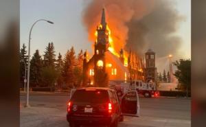 Nakon šokantnih otkrića, za nekoliko dana zapaljeno šest katoličkih crkvi u Kanadi