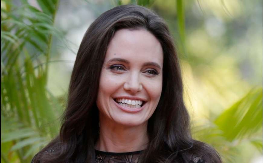 Angelina Jolie uživala u romantičnoj večeri i to sa poznatim pjevačem 