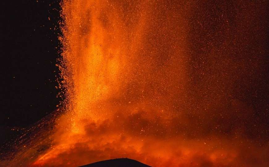 Ponovo eruptirao vulkan Etna, lavu izbacivao oko 800 metara uvis