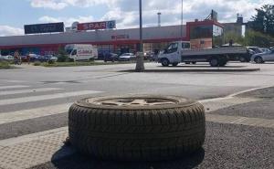 Kome fali točak? Na parkingu jedan danima čeka vlasnika