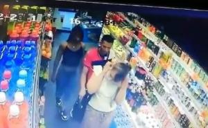 Drsko zavukao ženi ruku u torbu: Snimak džeparenja razljutio javnost