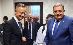 Pogledajte šta je mađarski ministar poklonio Miloradu Dodiku