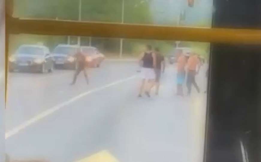 Tuča u Beogradu: Napali čovjeka sjekirom, obustavili saobraćaj...
