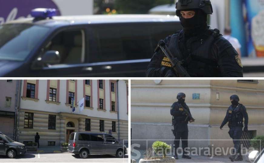 U centru Sarajeva ponovo jake policijske snage, stigao Darko Elez 