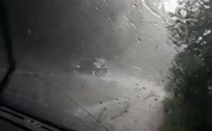 Snažno nevrijeme pogodilo BiH: Kiša i grmljavina, a ponegdje i led 