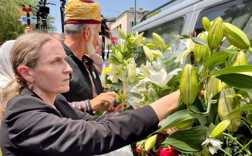 Ambasada SAD u BiH: Suosjećamo s porodicama žrtava genocida u Srebrenici