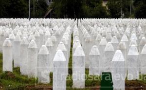Potočari danas poslije dženaze: Tišina i tek pokoji član porodice na mezarju