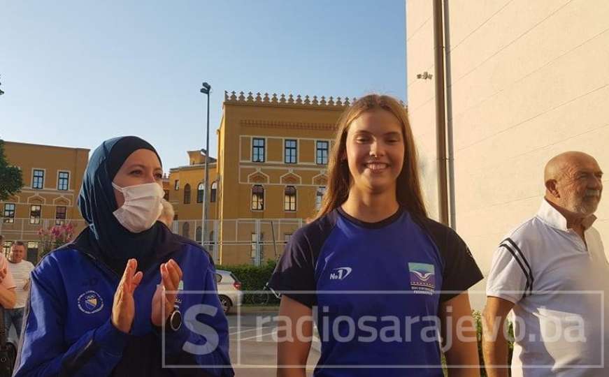 Fantastična bh. plivačica Lana Pudar stigla u Mostar: Ovacije za europsku šampionku