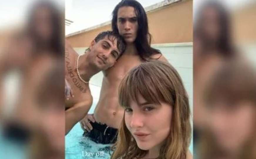 Članovi grupe Maneskin objavili 'vrući' selfie: Basistica pozirala golih grudi