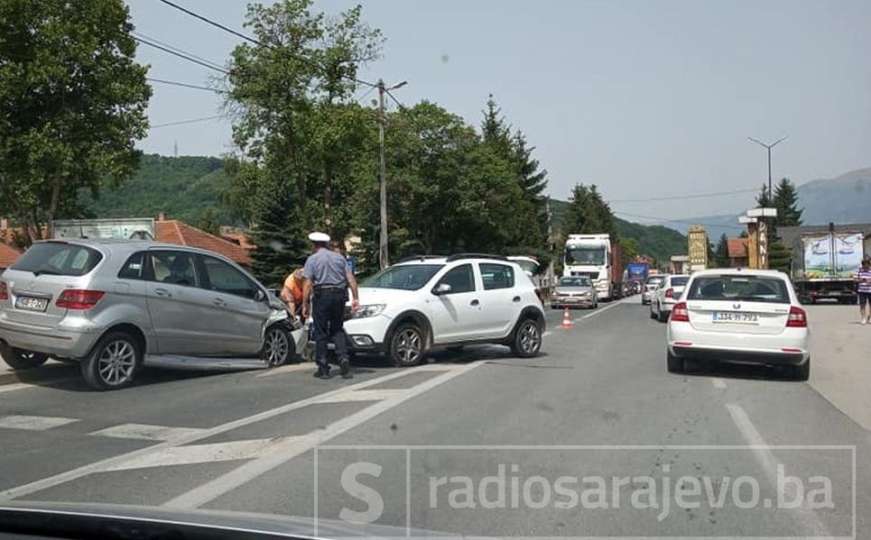 Travnik: Vozač imao srčani udar, prešao u drugu traku i sudario se 