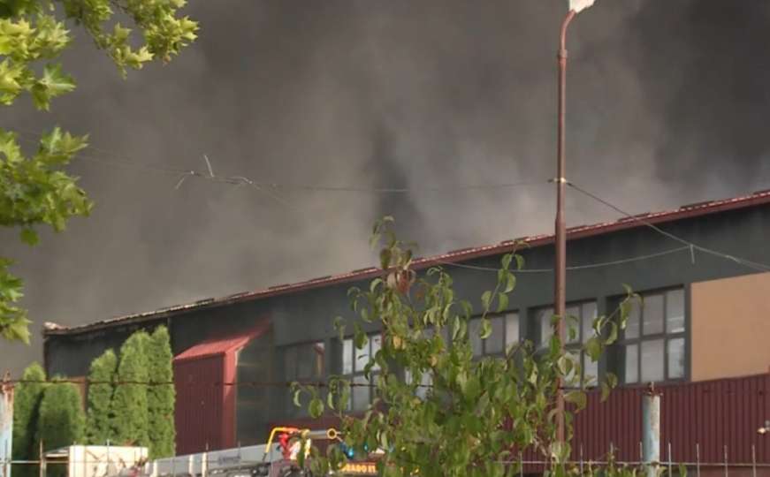 Nakon požara u Brčkom: Povrijeđeni vatrogasci i građani