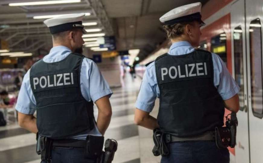Bosanka napala njemačke policajce na aerodromu: Jednog udarila šakom, drugog ugrizla